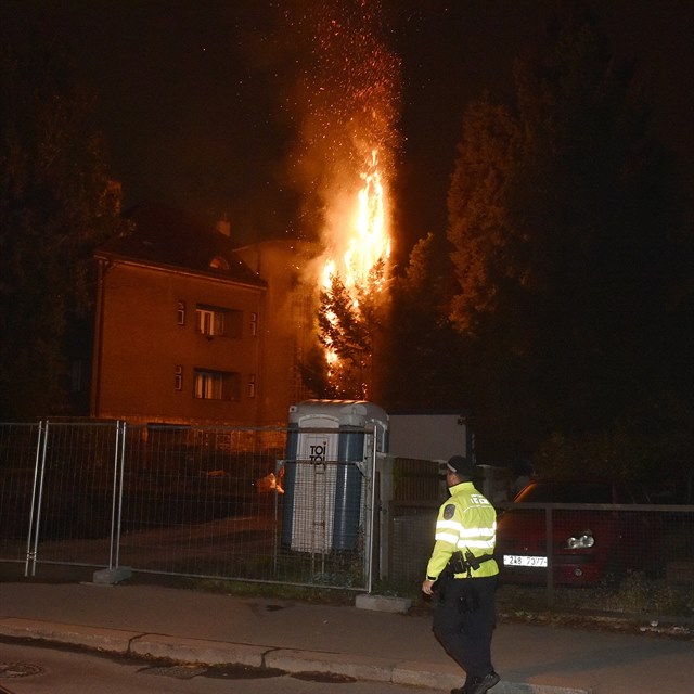 Na Bertramce probhl klid pietnho msta za Karla Gotta. Zrove zaal opodl...