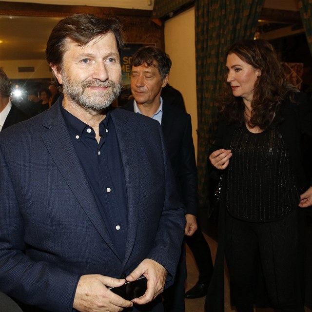 Jan Hrunsk v kin Lucerna spolu s delegac snmku Prask orgie