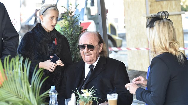 Frantiek Janeek dorazil s dcerou Emily i partnerkou Terezou Mátlovou.
