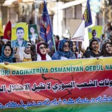 Syrt Kurdov demonstruj proti tureck agresi.