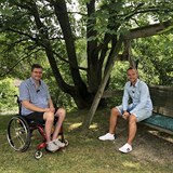 Michal Janak a Mra Hejda v poadu Bydlen handicapovanch.