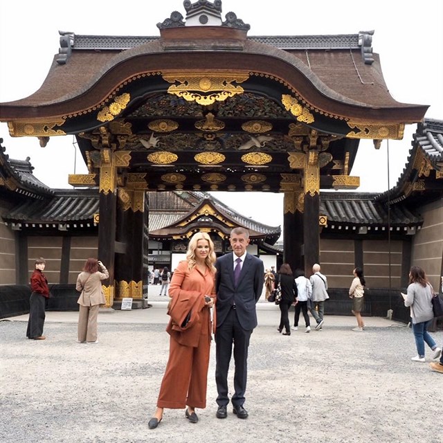 Premir Andrej Babi vyrazil do Japonska. Doprovz ho i manelka Monika.