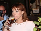 Hlavní pedstavitelka Tatiana Dyková si dopávala pivo.