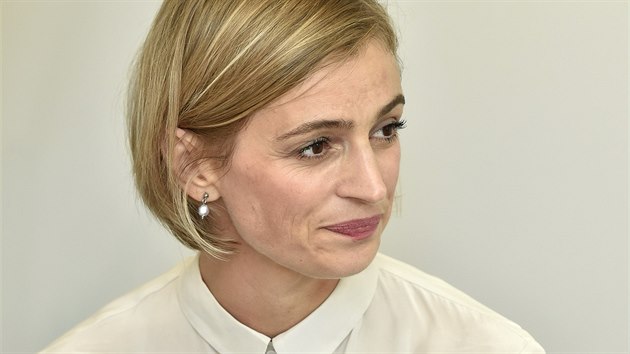 Kdy dolo na téma, e by mla mít románek s Muem roku Jiím Kmoníkem,...