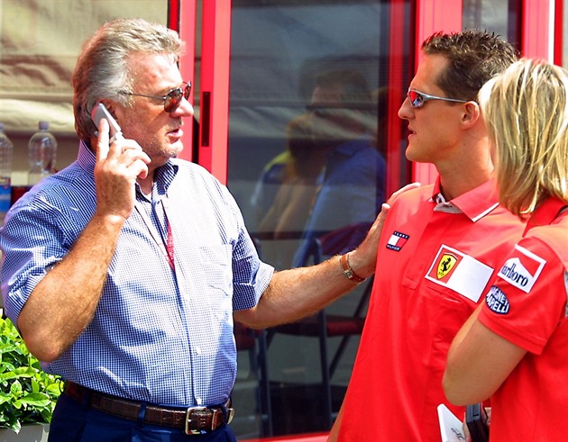 Podle Webera manelka Michaela Schumachera zámrn le o jeho zdravotním stavu.