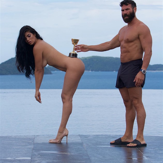 Dan Bilzerian se ostře pustil do Židů: Lhali vám! Šest milionů Židů za druhé světové války nezemřelo, napsal