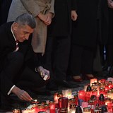 Premir Andrej Babi poloil 17. listopadu 2019 kytici na Nrodn td v Praze...