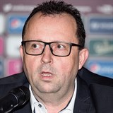 Předseda fotbalové asociace Martin Malík při představení nových dresů...