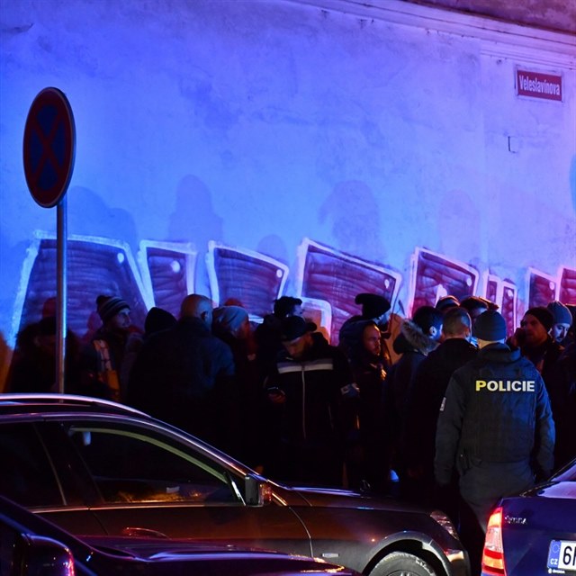 Kosovt fanouci se v Plzni stetli s eskmi fanouky.