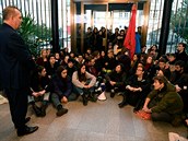 Studenti filozofické fakulty Karlovy univerzity stávkovali za klima. V budov...