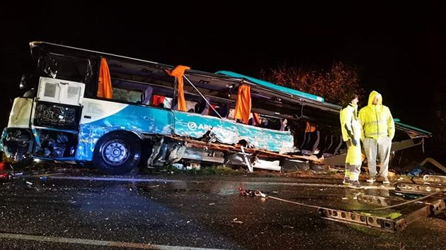 V autobuse cestovali mladí studenti.