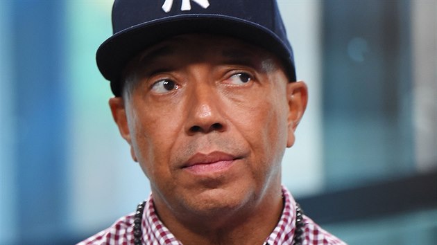 Helena Houdová má na Bali skvlého kamaráda, je jím Russell Simmons, který si íká Uncle Rush. Milý strýek, bývalý hudební producent, pláchl z USA kvli obvinním ze sexuálních pein.