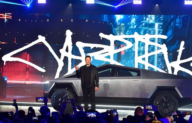 Elon Musk při prezentaci nového pick-upu od Tesly.