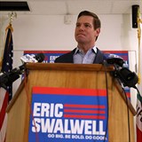 Eric Swalwell nem zrovna dobr dny.