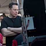 Elon Musk pi prezentaci Cybertrucku piznal prostor pro zlepen.
