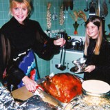 Ivanka Trumpová s matkou Ivanou připravují krocana.
