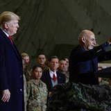 Donald Trump navtvil americk vojky v Afghnistnu. Oslavil s nimi...