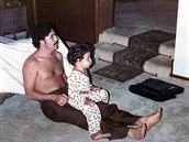 Syn Pabla Escobara tvrdí, e se jeho otec zabil sám.
