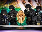 Lucie Borhyová v obleení policie: Bude mít ve zprávách nové paráky?