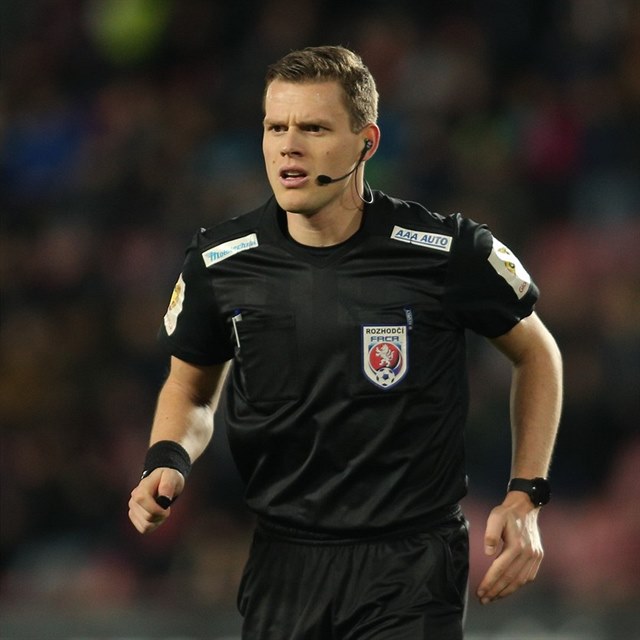 Mlad� Boleslav si st�ovala, �e Spart� pomohl v ned�ln�m z�pase rozhod�� Pavel Rej�ek.