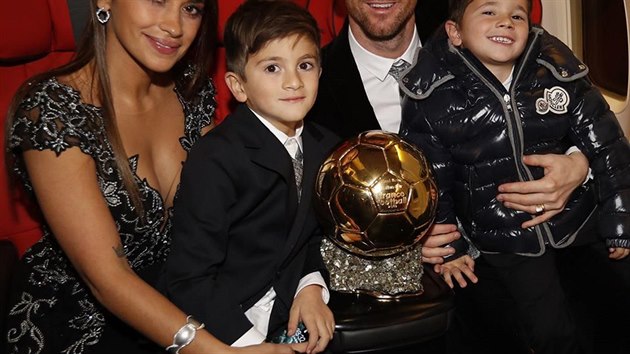 Nejlepší fotbalista světa Lionel Messi se svou krásnou manželkou Antonellou, kterou poznal v dětství.