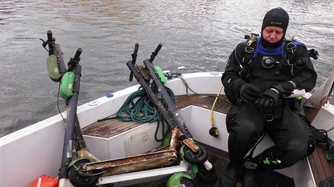 Během svého cvičení našli strážníci na dně Vltavy hned čtyři utopené...