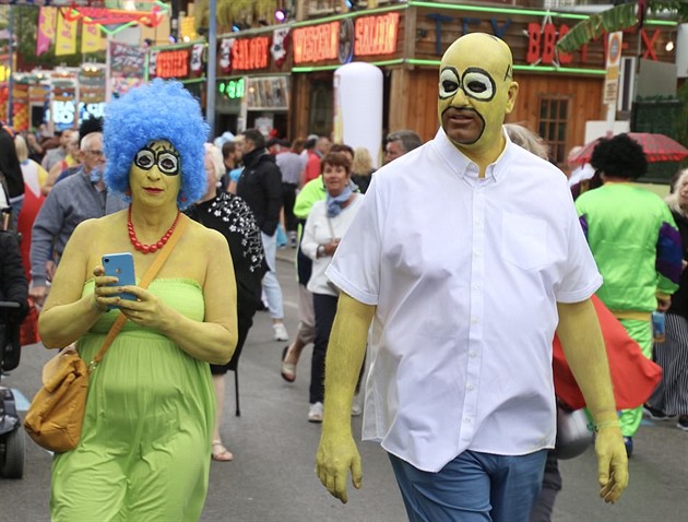 Homer and Marge Simpson Costumes