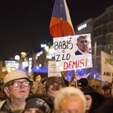 Na Václavském náměstí se demonstrující sešli k takzvanému hlasitému pochodu,...