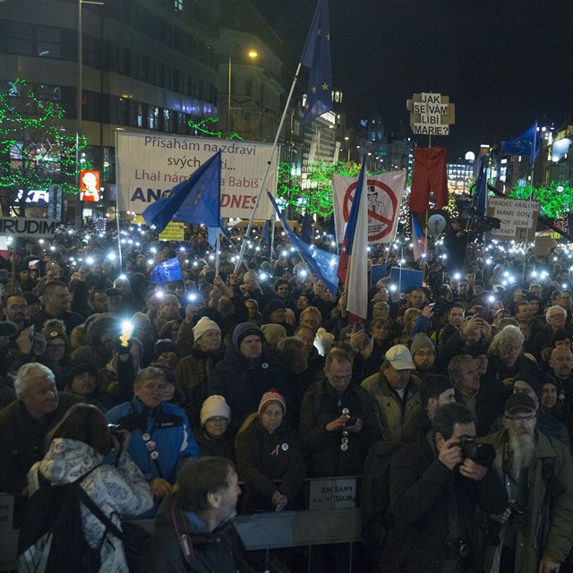 Na Vclavskm nmst se demonstrujc seli k takzvanmu hlasitmu pochodu,...