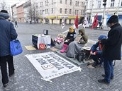 Protestní hladovku drí rebelové na praském Andlu. Kolemjdoucí vtinou...