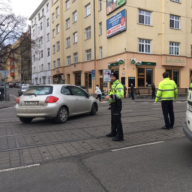 Ptrn po stelci v Brn zpsobilo dopravn kolaps.