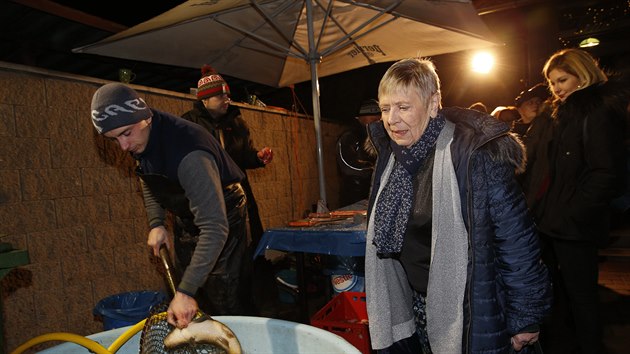 Hereka pila na vánoní veírek Divadla Broadway v dobré nálad.