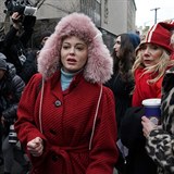 Rose McGowan sledovala znienho Weinsteina s vrazem zadostiuinn.