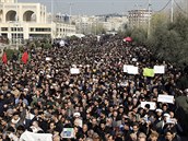 Íránci vyli do ulic, aby vyjádili smutek nad zabitím velitele elitních...
