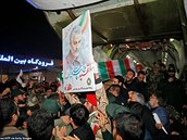 Tlo generála bylo po sobotním smutením procesí v Iráku pepraveno do Íránu...