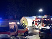 V noci na nedli v obci Lutago v Jiním Tyrolsku najelo osobní auto do skupiny...