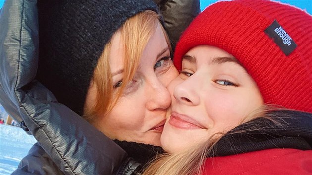 Jitka Schneiderová si uívá ve pindlu po boku dcera Sofie Anny.