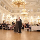 První tanec patřil Miloši Zemanovi a jeho ženě Ivaně.