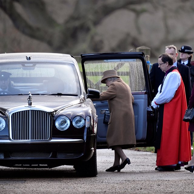 Krlovsk rodina bude dnes v Sandringhamu jednat o budoucnosti Harryho a Meghan.