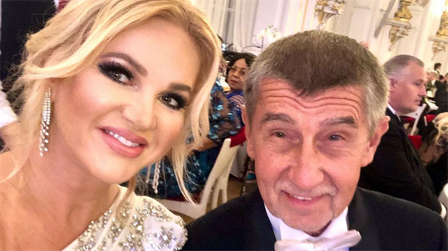 Monika Babiov si znovu otevela Instagram, aby se pochlubila fotkami z prezidentskho plesu.