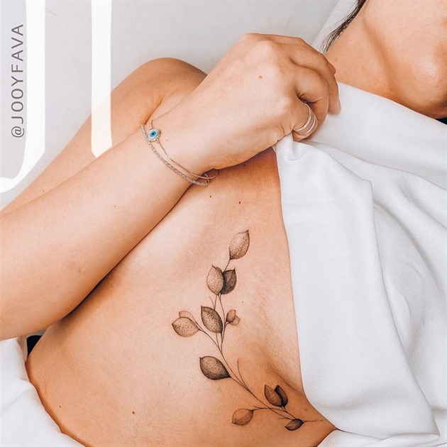 Něžné ženské tetování