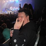 Timo Tolkki na koncertě Sabatonu.
