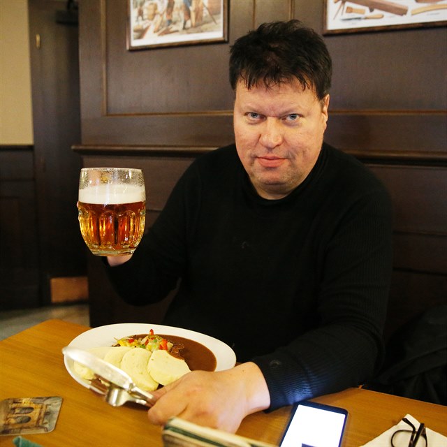 Timo Tolkki miluje esk pivo a gul.