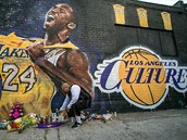 Fanouci v Los Angeles se pili zavzpomínat na legendárního basketbalistu ped...