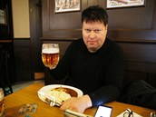 Timo Tolkki miluje eské pivo a gulá.