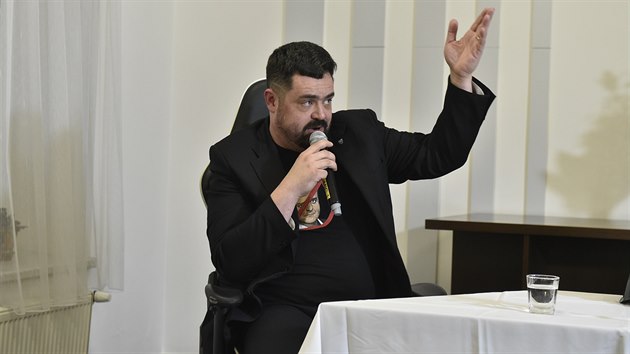 Pavel Novotný eil na setkání také váné dotazy.