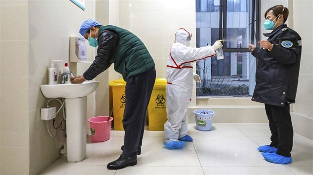Koronavirus má v ín u desítky obtí. První nemocní se objevují u i v Evrop.