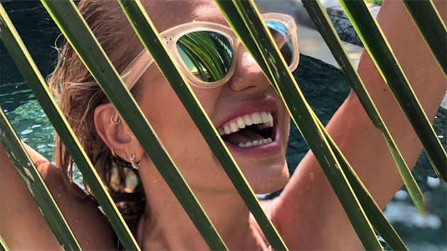 Dara Rolins je opravdu sexy.