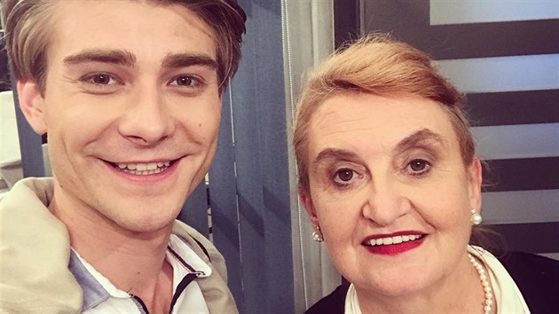 Mezi kolegy je oblíben.