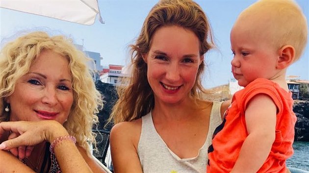 Svtlana Nálepková s dcerou Josefínou a vnukem